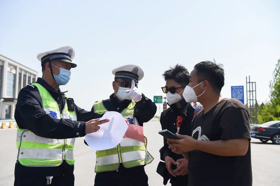 疫情当前，交警不退！丨邢台交警同心协力，守望春天！澎湃号·政务澎湃新闻 The Paper 9697