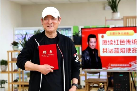 贺镪,毕业于中央戏剧学院,国家一级演员,中国电影家协会会员,曾参与