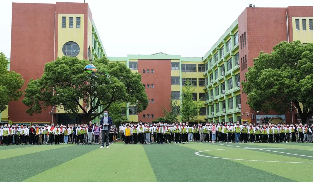 筑梦航天共赴星辰嘉兴市光明小学举办第十八届科技节暨第二届校园航天