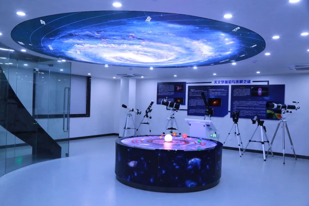 天文馆02湖南师范大学动植物标本馆占地2230平方米,展览面积约1200