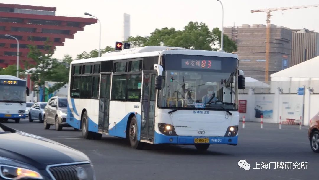 2013年83路站牌,大道站(劉祺 攝)83路sxc6890g4(w9b)型客車,三林世博