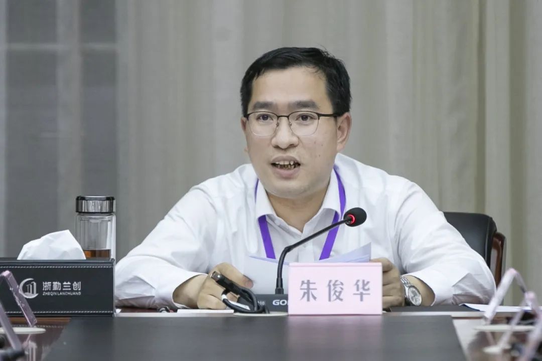 朱俊华在新冠肺炎疫情防控工作专题会上强调查漏补缺