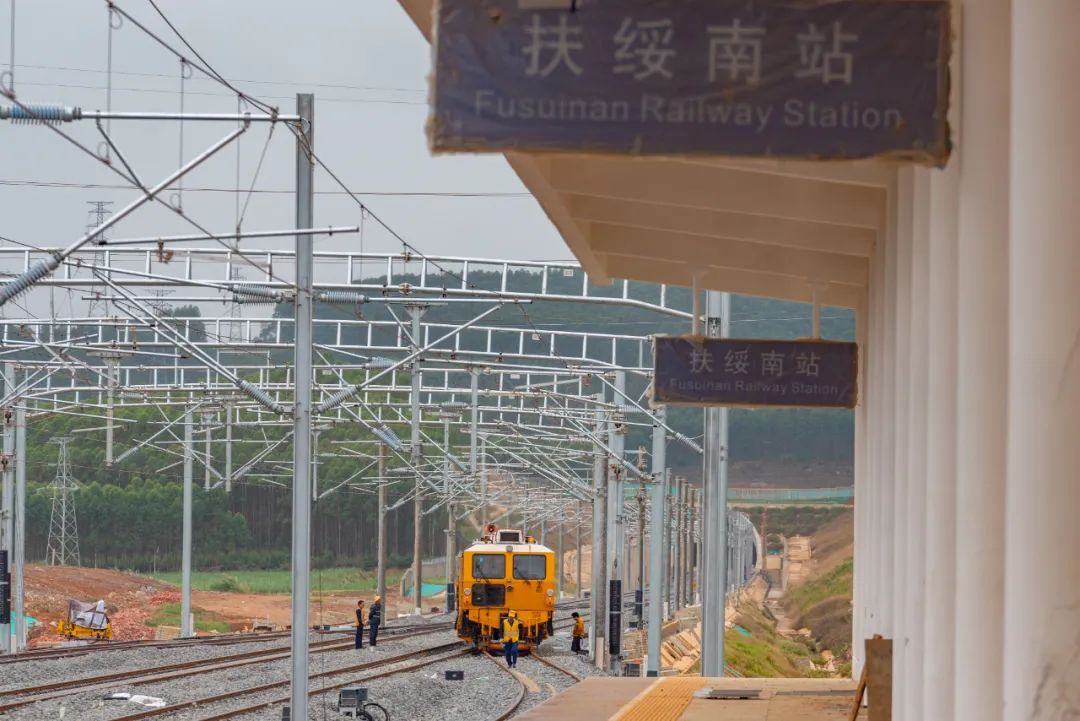 大黄蜂出动南崇铁路建设进入新阶段