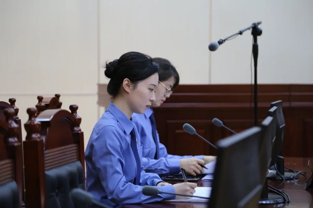 以案说法敲响暴力袭警的警钟蕲春法院公开审理并当庭宣判一起袭警罪