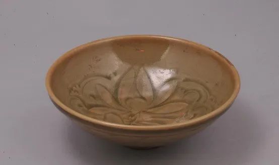 庆阳市博物馆精美文物丨金代耀州窑青釉菊花纹瓷碗