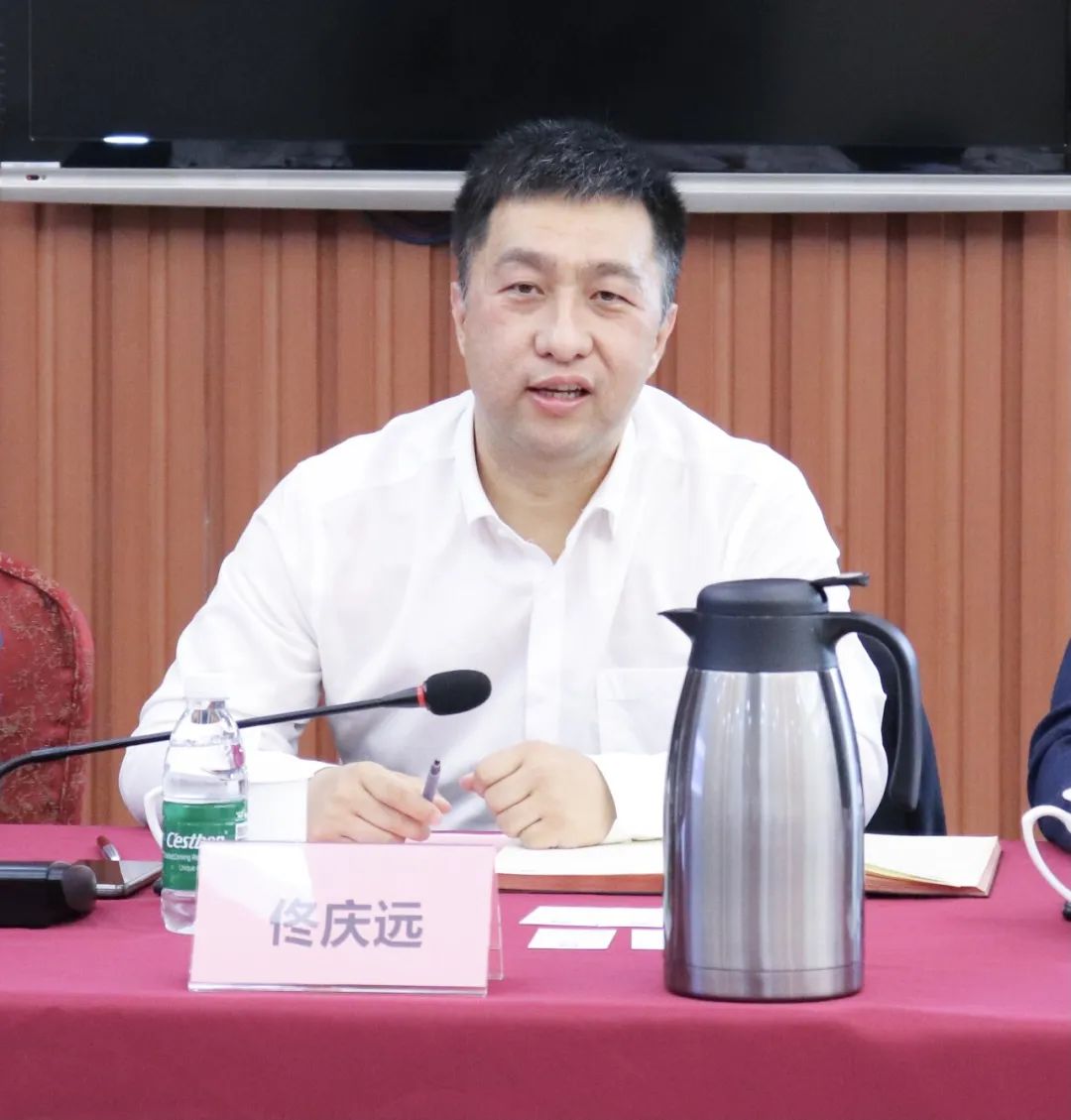 座谈会上,佟庆远对陈勇一行的到访表示热烈欢迎,并介绍了中建环能企业