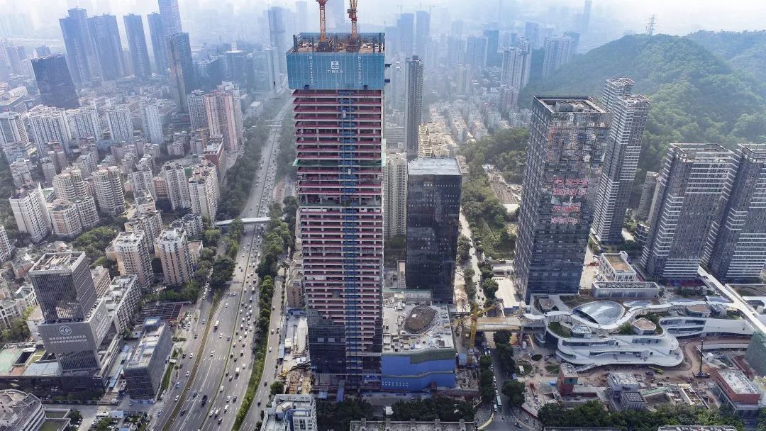 突破245米中建八局深圳粤海置地大厦项目钢结构主体封顶