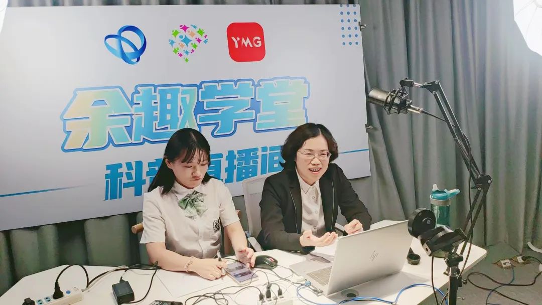 医学院副教授缪群芳为大家带来了《科学睡眠,健康同行》线上直播课程