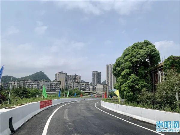 关注贵阳市二戈寨立交en匝道正式通车