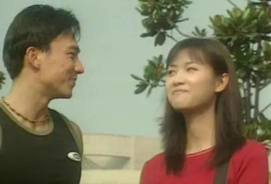 很多人印象深刻的,是刘畊宏搭档徐静蕾出演的青春偶像剧《情书》,他