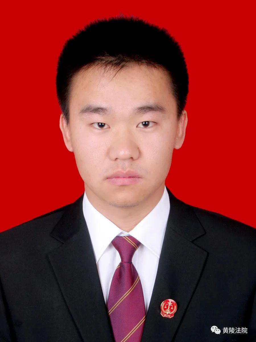 黄陵法院法官助理——黄浩青春是善良勇敢,无私和无所畏惧,是心里有火