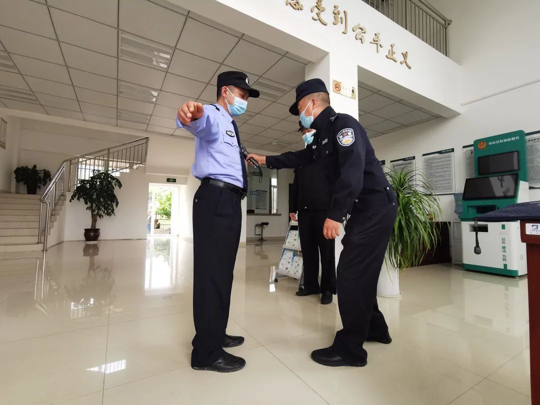 提高法庭警务保障能力,"五一"节前荣昌法院司法警察大队对五个派出