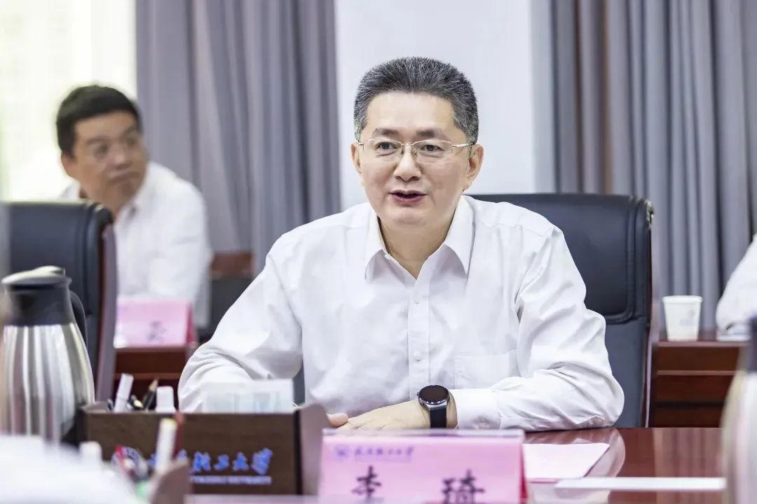 王立兵对李琦一行到访表示欢迎,对中建三局近年来改革发展取得的突出