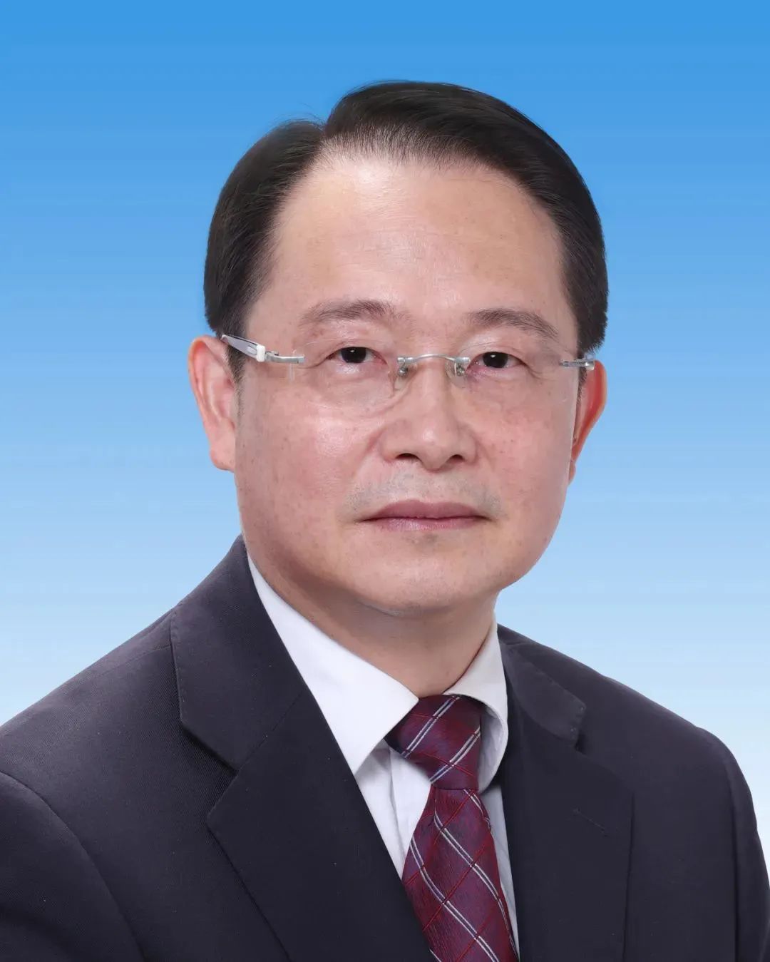 邓涛同志简历陈彦夫,男,汉族,1968年8月生,中央党校研究生,中共党员