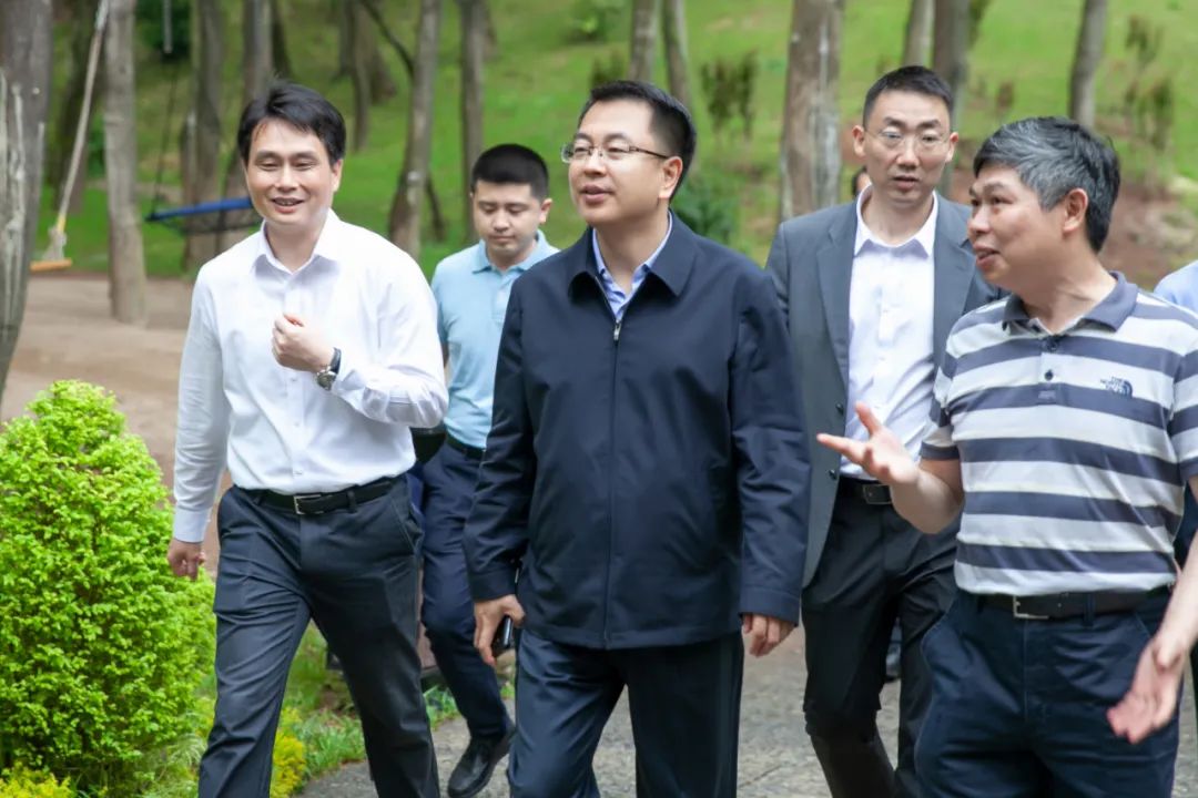 许南吉坚持两手抓落实两不停强攻二季度