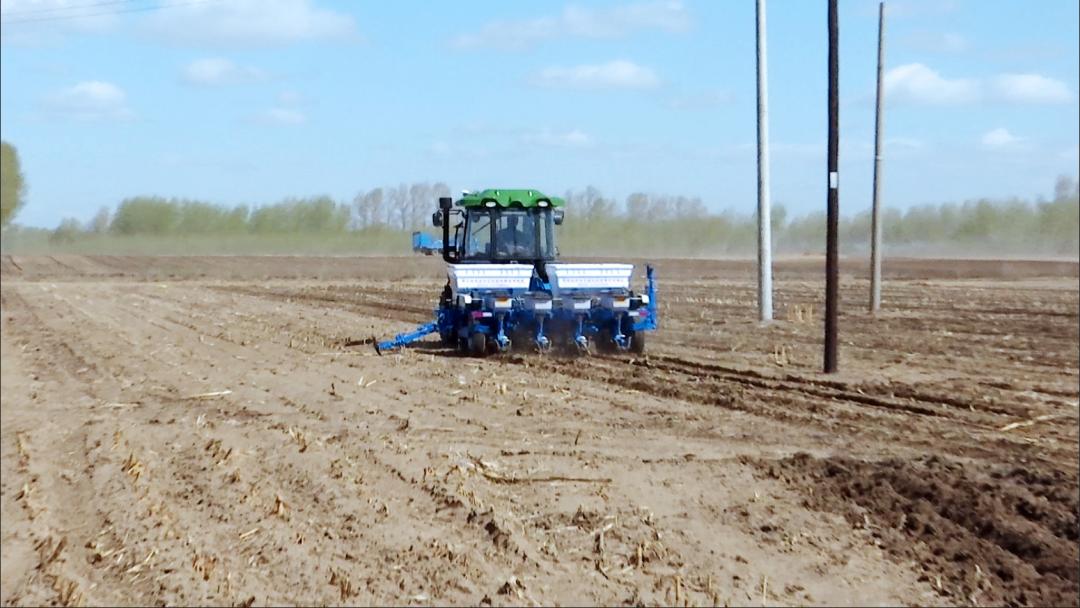 春耕生产扶余市三井子镇新景村国义农民专业合作社规模种田春播进度快