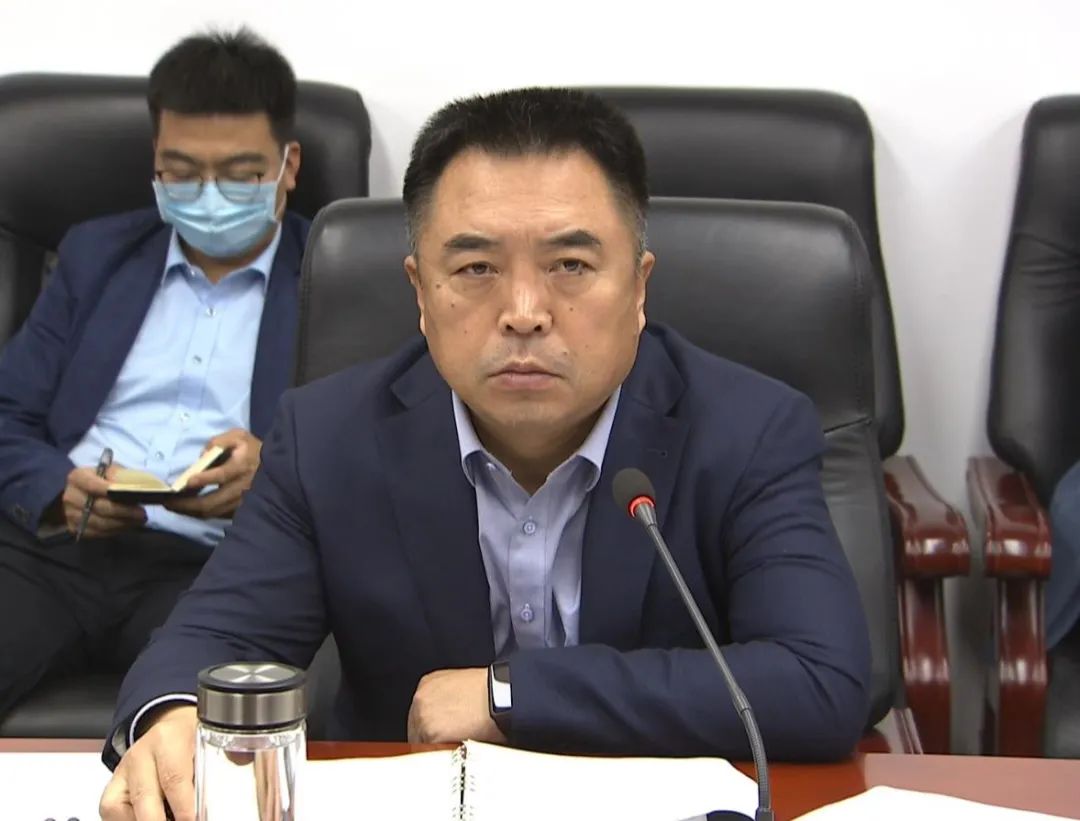 梁宝杰主持会议并强调,各级各部门要充分认识当前疫情