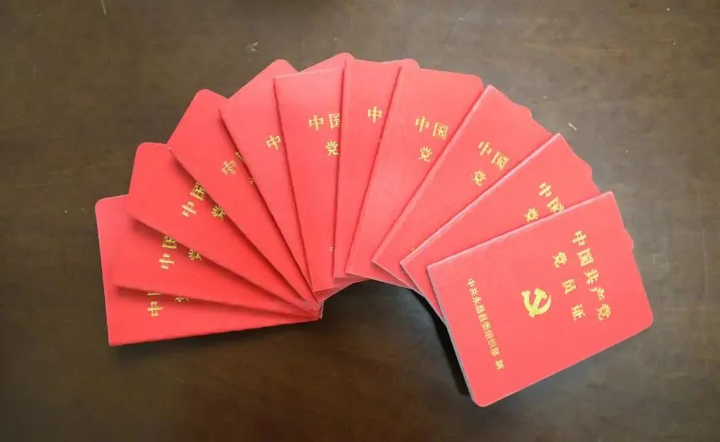 永昌县打造党员身份证凝聚红色力量