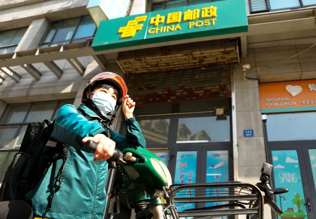 产品款款成功、炮炮打红，广受邮迷和百姓的欢迎。天津市邮政分公司刘婷情系客户无私奉献（向下滑动查看更多