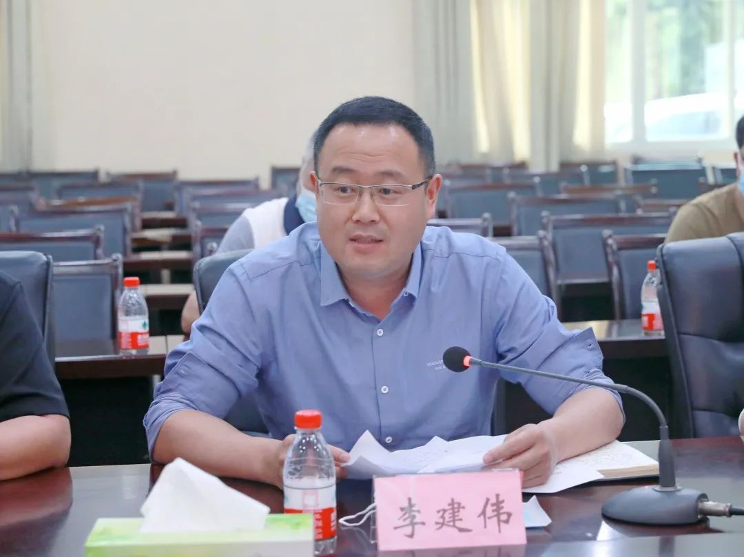 座谈会上,区交通局局长李建伟介绍了合川区交通运输行业发展情况,后续