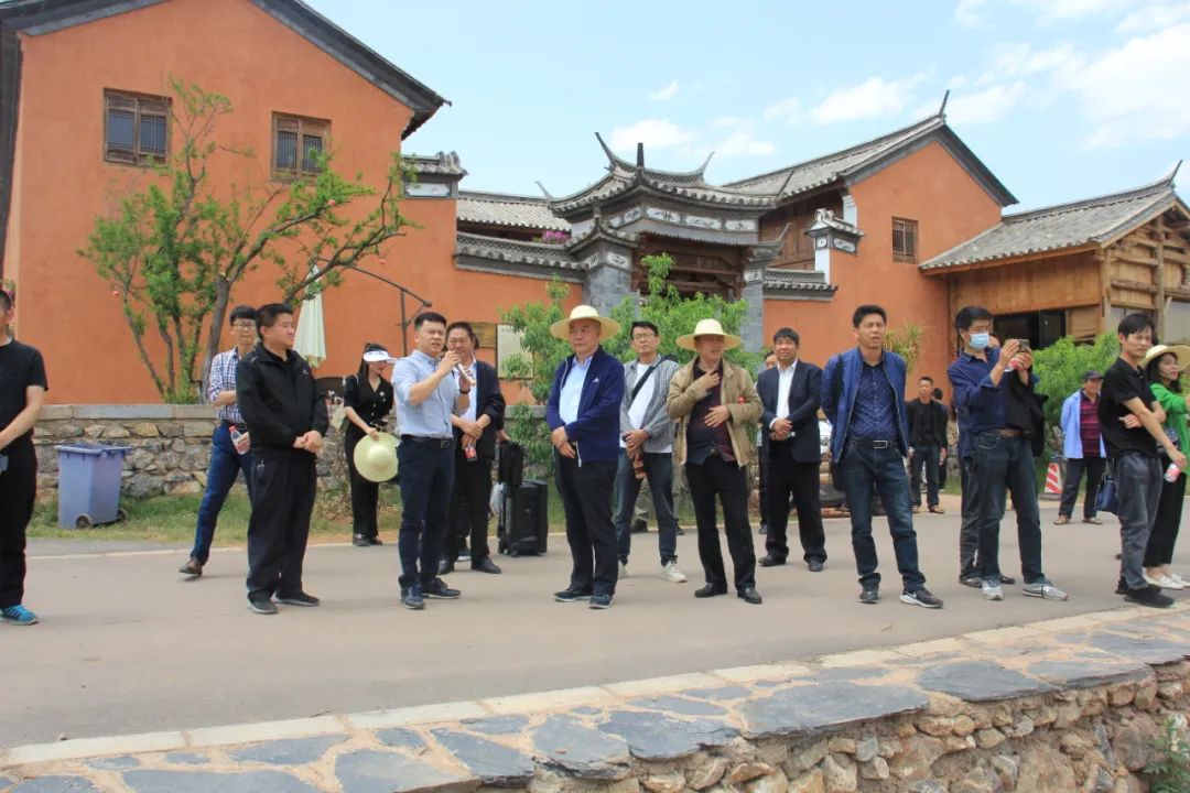 张绍平要求,大仓镇要结合推进"两个革命"开展"学做"活动,抓住"精准