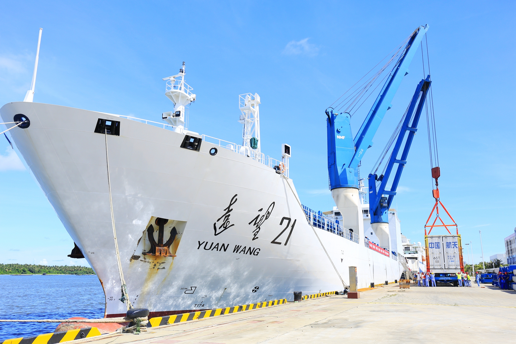 青年船员挑起大梁远望号火箭运输船队节后择机启航