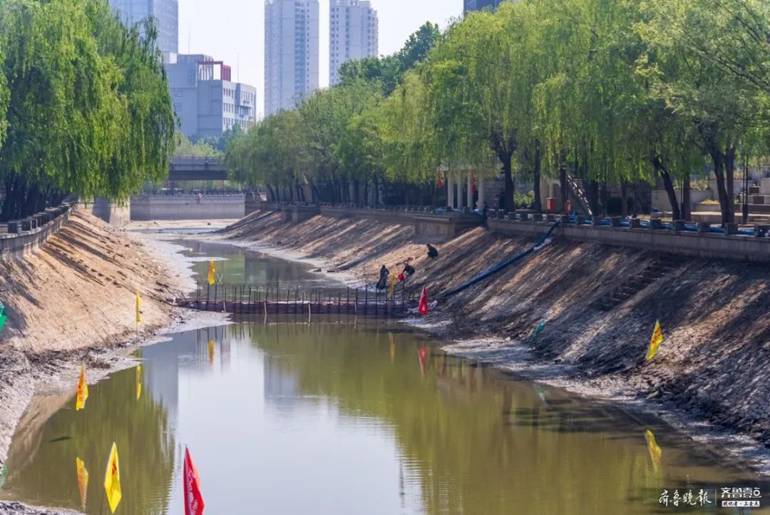 清理河道淤泥修復河堤擋牆河道建設方面,濟寧先後實施老運河核心景區