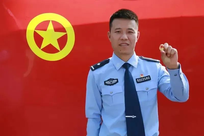 团旗飘扬团徽闪耀贵州监狱青年民警花young展示青春模样