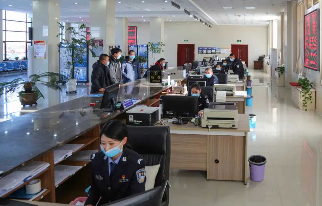 镇赉县公安局交通巡逻警察大队车辆管理中队所有努力只为了群众更便利