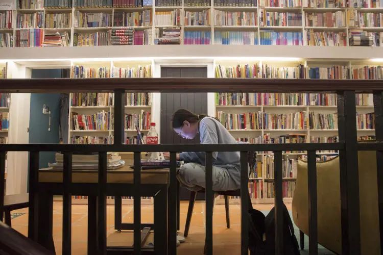 有深夜书店的城市才不孤单