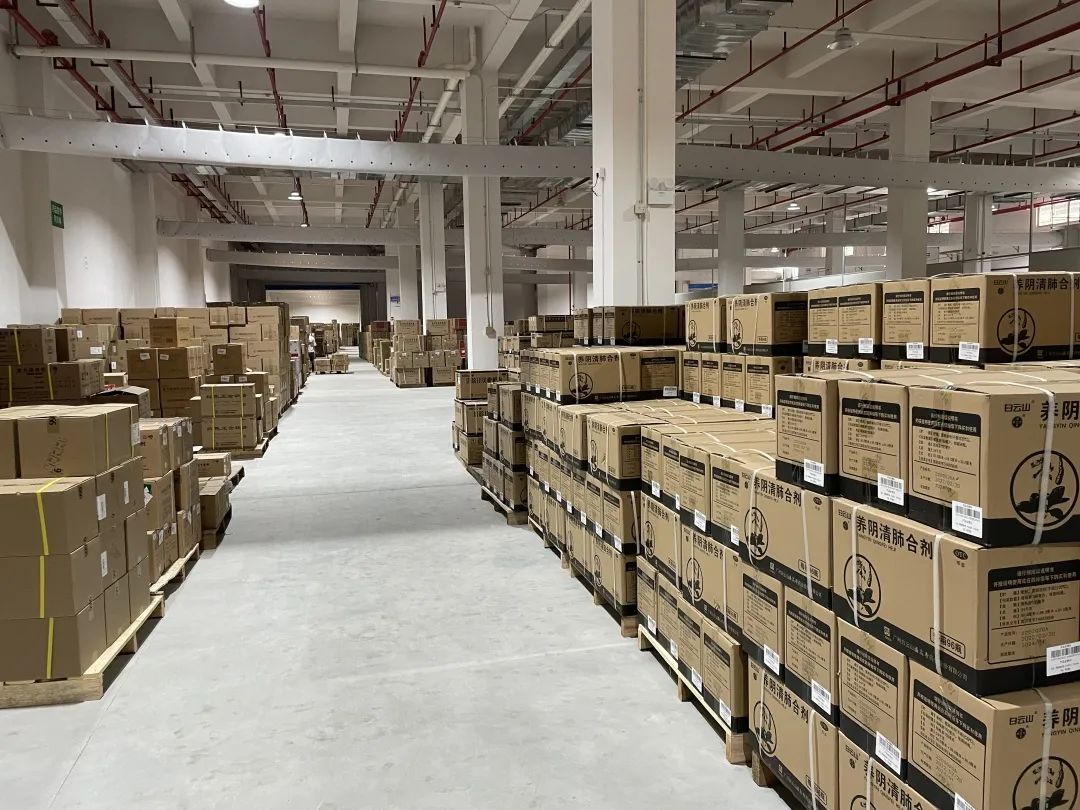 图为配送仓库一角广东新供销天平冷链物流.