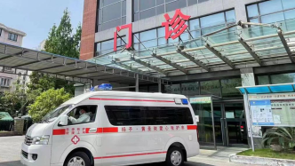杨子&黄圣依携手“思源工程”捐赠2辆负压救护车