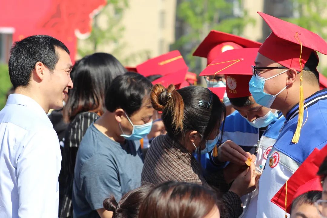 十八而志同奔未來廣元市川師大萬達中學高2019級成人禮暨高考誓師大會