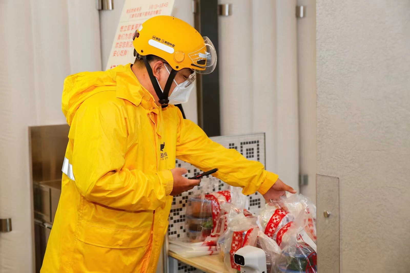 必须佩戴n95或kn95口罩北京发布外卖配送人员防控指引