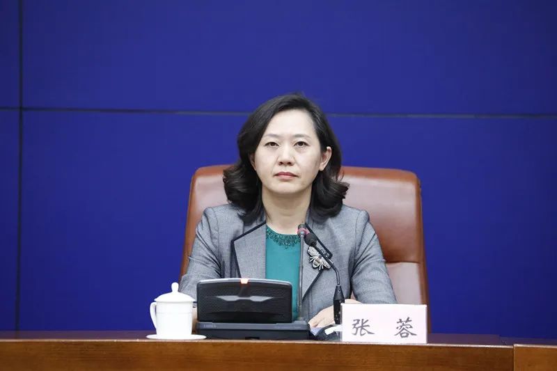 首先,有请综合协调组组长张蓉介绍我市疫情防控最新情况.