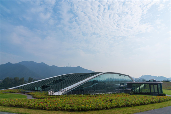 山形水韵点亮富春卷首富阳水上运动中心首秀登场