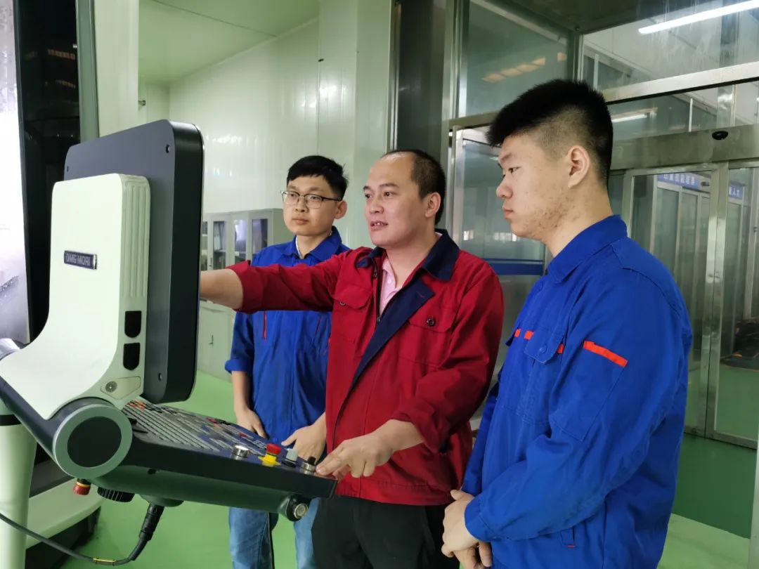 三河市职业技术教育中心装备制造系数控加工专业实习指导教师刘明毕业
