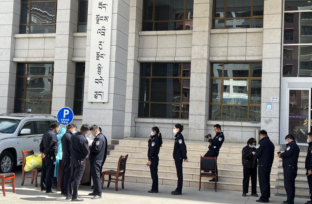 比如县疫情防控办组织公安系统开展全员核酸检测
