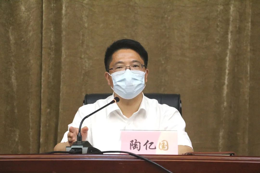 整治部署会,区政府区长陶亿国主持会议并讲话,区委常委,副区长胡海,区