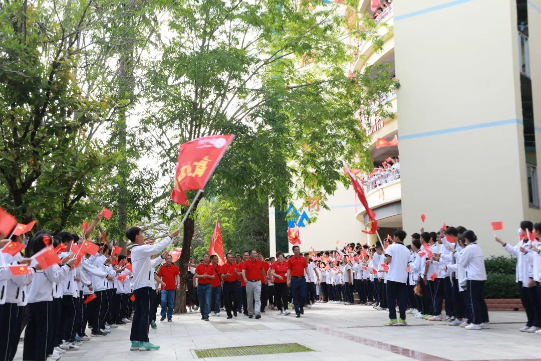 践行社会主义核心价值观昌江中学举行2022届高三学生18岁成人礼仪式和