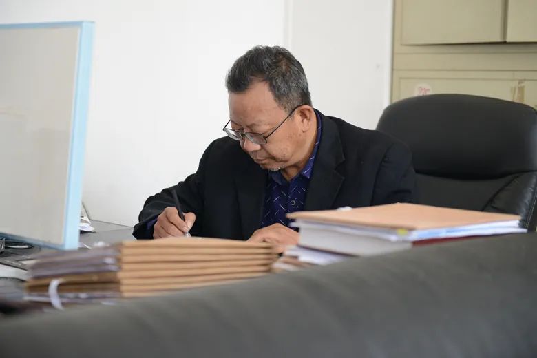 刘家明是红塔区人民法院的一名老同志,长期奋战在执行一线,今年年底