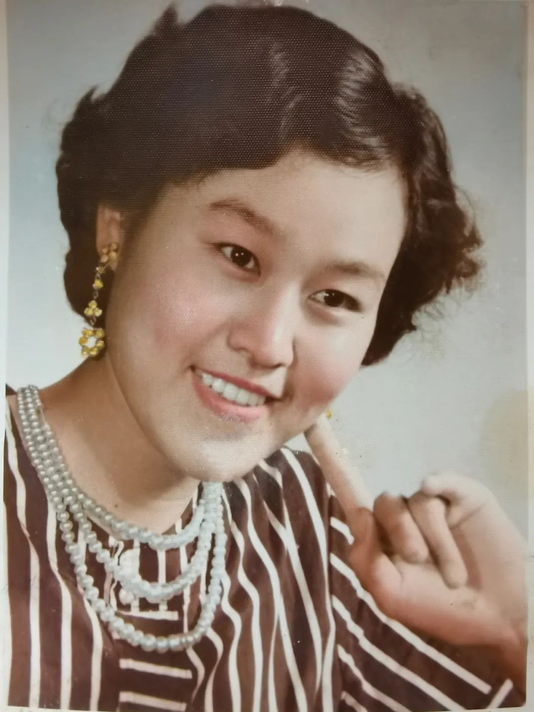 翻开老相册母亲的旧照惊艳了时光