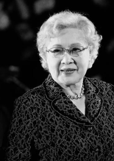 哀悼著名女演员今晨在上海辞世享年一百岁