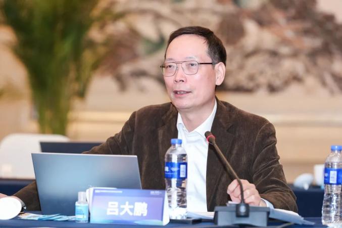 吕大鹏社会责任与形象塑造