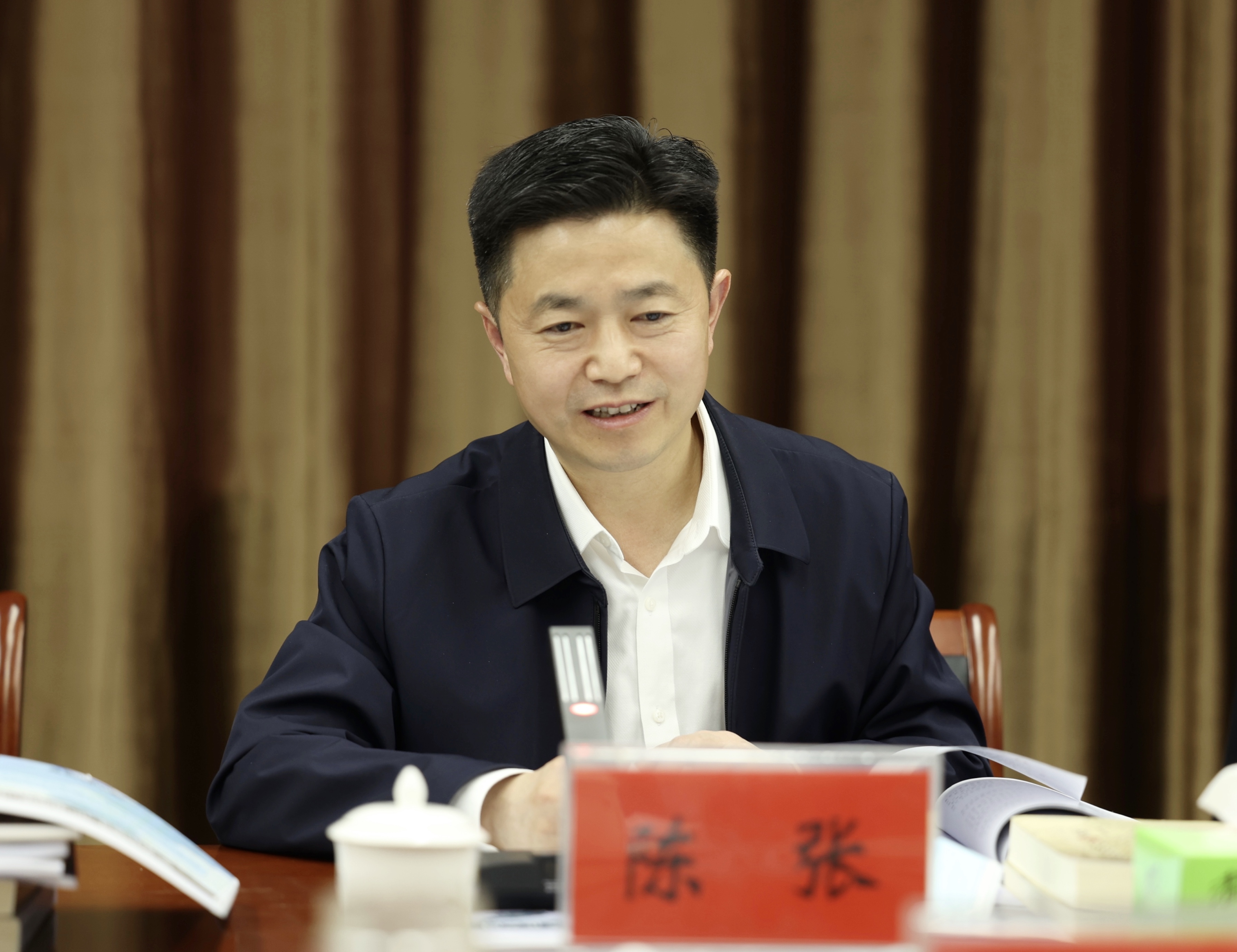 区长陈张主持会议并就贯彻落实本次会议精神提要求.