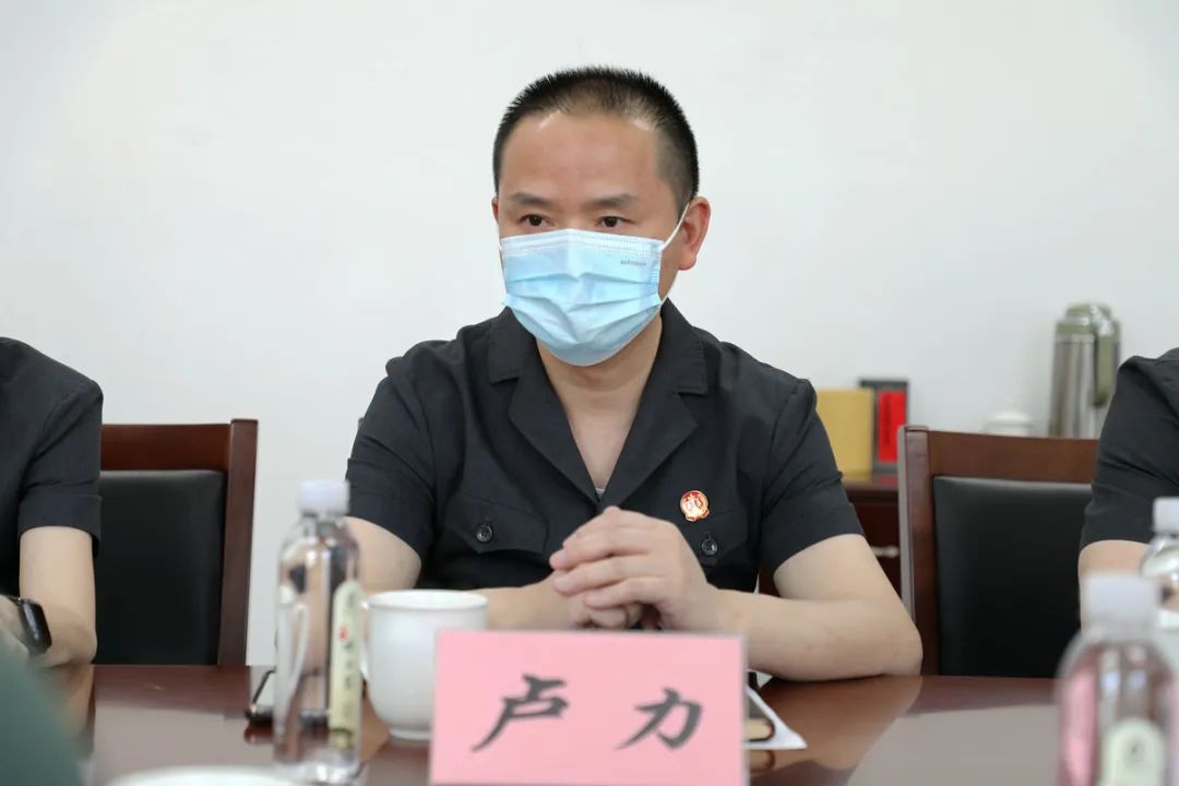 区人大常委会法制和内务司法工委兼职副主任殷力强围绕"三百"活动,为