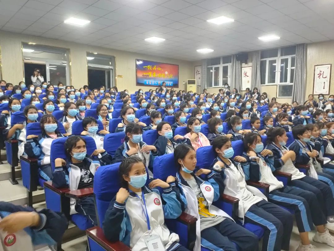 新疆阿拉尔市九团中学图片