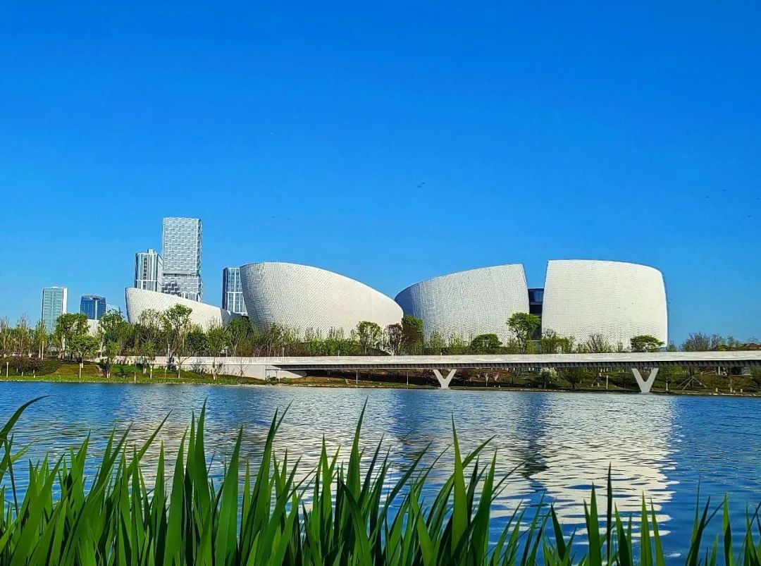 石榴花旁再奏长安乐中建八局西安一带一路文化交流中心项目完成多个