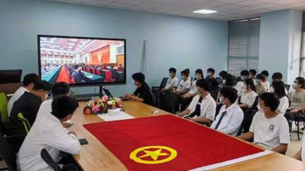 三亚学院师生观看庆祝中国共产主义青年团成立100周年大会