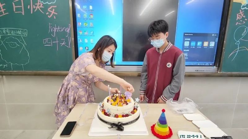 相城区东桥中学的同学们惊喜地发现,老师们已经精心为他们准备了一幅